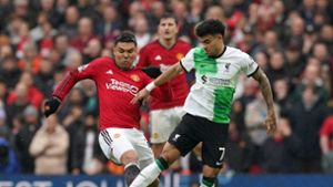 Luis Diaz (r) und der FC Liverpool trennten sich von Casemiro und Manchester United 2:2. Foto: Martin Rickett/PA Wire/dpa