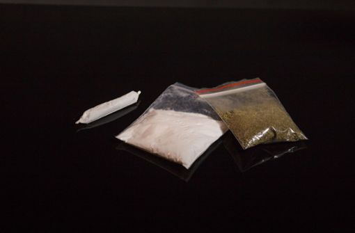 Die Polizei fand Marihuana und Kokain bei dem Verdächtigen. (Symbolbild) Foto: Shutterstock/tugol
