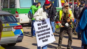 Die Wut auf Anti-Corona-Maßnahmen beschert Esoterikern, Verschwörungstheoretikern und Reichsbürgern Aufwind – hier bei einer Demo  im September in Stuttgart. Foto: imago /Arnulf Hettrich