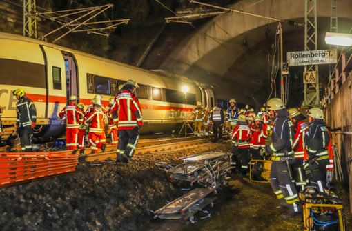 Fast 800 Rettungskräfte haben sich in der Nacht zum Sonntag an einer Großübung im Eisenbahntunnel in Bruchsal beteiligt. Foto: 7aktuell.de