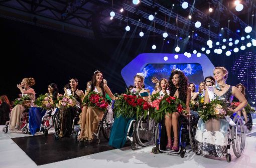 Diese Frauen haben am Wettbewerb teilgenommen: 24 junge Rollstuhlfahrerinnen traten beim Wettbewerb „Miss Wheelchair World“ an. Foto: AFP
