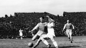 VfB-Mann Erich Retter (rechts) im Endspiel der deutschen Meisterschaft 1962. Foto: Pressefoto Baumann