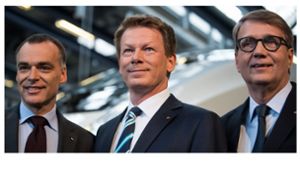 Bahnchef Richard Lutz (Mitte) und seine Vorstandskollegen Berthold Huber (links) und Ronald Pofalla bleiben länger in ihren Ämtern. Foto: dpa/Bernd von Jutrczenka