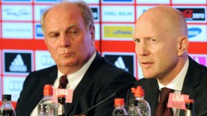 FCB-Sportvorstand Matthias Sammer (rechts) und Ex-Präsident Uli Hoeneß. Foto: dpa