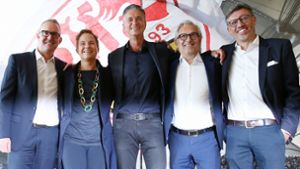 Schulterschluss der Vertreter von VfB, Porsche, Mercedes und MHP Ende Juni 2023. Foto: Baumann/Alexander Keppler