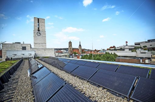 Die Kraft der Sonne nutzen: Fotovoltaikanlage auf dem Rathaus. Foto: Lichtgut/Leif-Hendrik Piechowski