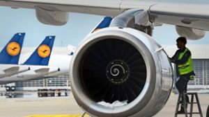 Die Lufthansa will mit ihren Töchtern  im nächsten Monat 80 Maschinen reaktivieren. Foto: AFP/CHRISTOF STACHE