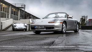 1996 kam der Boxster auf den Markt und verkaufte sich glänzend. Zum 25. Geburtstag bietet das Porsche-Museum  eine virtuelle Tour im Internet an. Foto: Porsche/cf