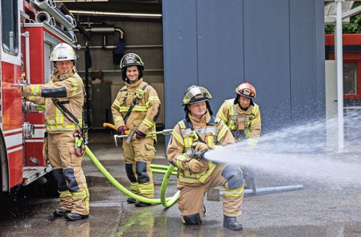 Nicht-Amerikaner bei den USAG-Firefighters: Station-Chief Boris Roth,  Fotis Chochlakas, Florian Schmidt und  Hubert Hennemann (von links). Foto: Stefanie Schlecht