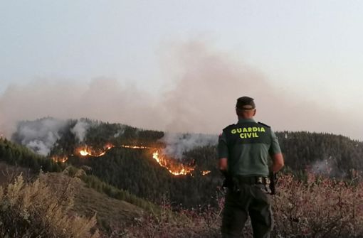 Der Brand war am Samstagabend nahe des Ortes Valleseco ausgebrochen. Foto: AP