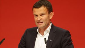 Jochen Röttgermann, Vorstand für Marketing und Vertrieb beim VfB Stuttgart, kann sich über einen Partner für eine neue Werbeform freuen. Foto: Pressefoto Baumann