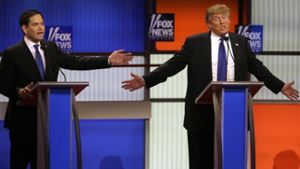 Präsidentschaftskandidat Donald Trump (rechts) sorgte bei der jüngsten Debatte der republikanischen Kandidaten wieder für peinliche Momente. Neben ihm Marco Rubio. Foto: AP