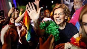 Die Demokratin Elizabeth Warren demonstrierte vor einigen Tagen bei der Pride Parade in Las Vegas für die Rechte von Homosexuellen. Foto: AP/John Locher