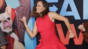 Sie hat offensichtlich Spaß: Jennifer Garner präsentiert sich passend zum Film-Genre humorvoll. Foto: imago/Cover-Images
