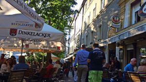 Der Wilhelmsplatz ist besonders im Sommer ein beliebter Ort. Laut einigen lokalen Politikern soll das unbedingt so bleiben. Foto: Sascha Maier