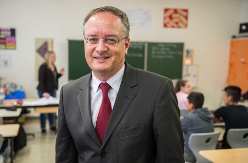 Misstöne statt Ferienstimmung:  Gymnasiallehrer fühlen sich von Kultusminister Andreas Stoch ausgegrenzt Foto: dpa