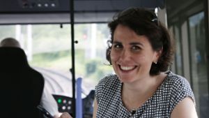 Stadtbahn statt Schreibtisch: Dominika Jaschek hat für einen Tag den Arbeitsplatz gewechselt. Foto: Hannes Opel