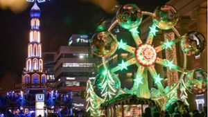 Mit einer festlichen Dekoration (wie hier im Vorjahr in Stuttgart) und einem attraktiven Weihnachtsmarkt sollen die Kunden in die Innenstadt gelockt werden. Foto: Lichtgut/Max Kovalenko