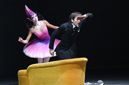 Wie geht’s weiter? Im Ballett „Aurora’s Nap“ sorgt die Fliederfee (Agnes Su, mit Friedemann Vogel) für ein Happy End. Foto: Stuttgarter Ballett/SB