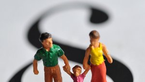 Vater, Mutter, Kind, Trennung: Bei einer Scheidung müssen viele Dinge beachtet werden. Foto: dpa