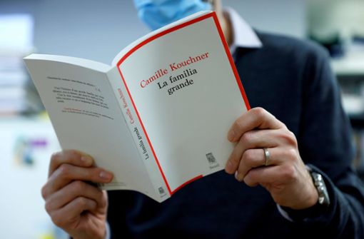 Das Buch von Camille Kouchner über mögliche sexuelle Übergriffe ihres Stiefvaters gegenüber ihrem Bruder wirbelt in Frankreich sehr viel Staub auf. Foto: dpa/Thomas Samson