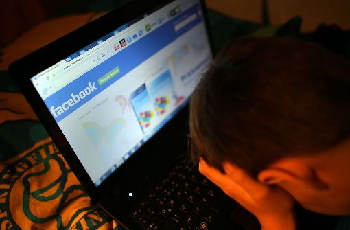 Drei Viertel der Eltern in Deutschland sorgen sich um die Sicherheit ihrer Kinder beim Surfen im Netz. Foto: dpa