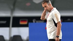 Hansi Flick muss seine Lehren aus dem WM-Aus ziehen. Foto: AFP/INA FASSBENDER