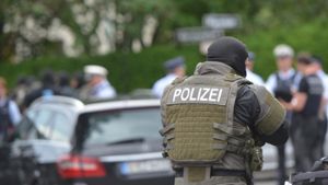 Nachdem ein Spezialeinsatzkommando der Polizei die Kanzlei im Stuttgarter Osten gestürmt hat, bleiben weitere Fragen zu Opfer und Täter offen. Foto: dpa