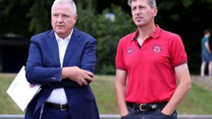 Kickers-Präsident Rainer Lorz  (links) und Martin Braun, der den Verein wohl verlassen wird. Foto: Pressefoto Baumann