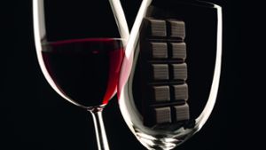 Es lohnt sich ein genauer  Blick auf  die Sirtfood-Diät – und das nicht nur, weil auch Schokolade und Rotwein dazu zählen Foto: www.deutscheweine.de