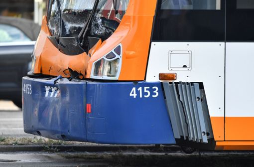 Menschliches Versagen hat nach Auskunft des Mannheimer Verkehrsbetriebs zu dem Straßenbahn-Auffahrunfall geführt. Foto: dpa