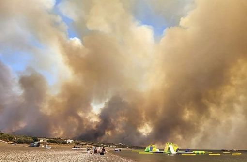 Auf Rhodos mussten in diesem Sommer Tausende Menschen vor den Waldbränden fliehen. Der Schutz vor solchen Katastrophen geht in der EU nur langsam voran. Foto: dpa/uncredited