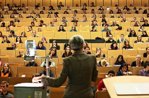 An der Universität Hohenheim gelingt es, immer mehr Frauen als Professorinnen zu gewinnen. Foto: dpa/Fabian Stratenschulte
