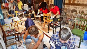 Nicht nur mit  ihrer „Stuhlwerkstatt“ bereichert die Lokale Agenda Uhingen  das Stadtleben. Foto: Stadt Uhingen
