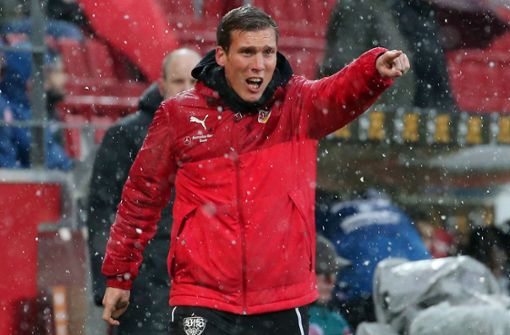 Bitterer Tag im Schneeregen von Mainz: VfB-Trainer Hannes Wolf Foto: Baumann