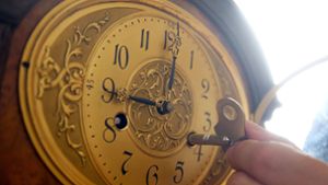 Wer hat an der Uhr gedreht? Gut möglich, dass es künftig nicht mehr nötig ist, die Uhren zwei Mal im Jahr umzustellen. Foto: dpa