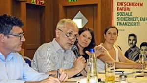 Stefan Kaufmann (CDU), Michael Jantzer (SPD), Anna Christmann (Grüne) und JohannaTiarks (Linke/v.l.) diskutierten auf Einladung der IG Metall im Waldheim Zuffenhausen. Foto: Georg Linsenmann