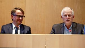 Weiter in der Kritik des Rats:  Michael Föll (links) und OB Fritz Kuhn Foto: Lichtgut/Leif-Hendrik Piechowski