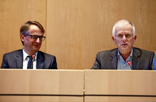 Weiter in der Kritik des Rats:  Michael Föll (links) und OB Fritz Kuhn Foto: Lichtgut/Leif-Hendrik Piechowski