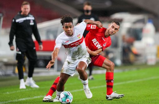 Stuttgarts Daniel Didavi gegen Kölns Ellyes Skhiri Foto: dpa/Tom Weller