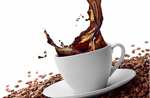 Die deutschen Liebhaber der schwarzen Bohne trinken am liebsten den traditionellen Filterkaffee (46 Prozent). Mehr als die Hälfte (54 Prozent) gibt gern einen Schluck Milch dazu – fast jeder Dritte (31 Prozent) bevorzugt seinen Kaffee hingegen schwarz. Und fast zwei Drittel (63 Prozent) genießen ihn ungesüßt. Foto: Fotolia/©Okea
