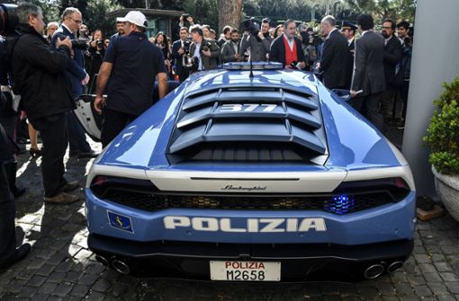 Die italienische Verkehrspolizei verfügt über zwei Lamborghini Huracán mit mehr als 600 PS und einer Höchstgeschwindigkeit von 325 Stundenkilometern (Archivbild). Foto: AFP/ANDREAS SOLARO