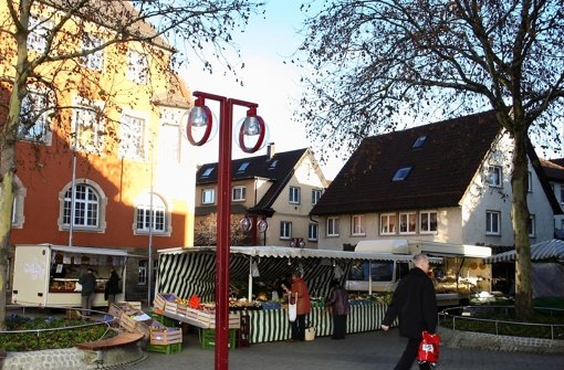 Immer mittwochs und samstags findet der Vaihinger Markt statt – auch im Winter. In der kalten Jahreszeit müssen die Händler heizen. Foto: Kratz