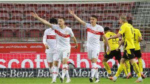 Am Ende reicht es für Waldemar Anton und Marc Kempf (v.li.) gegen Borussia Dortmund nicht zu einem Unentschieden. Foto: Baumann