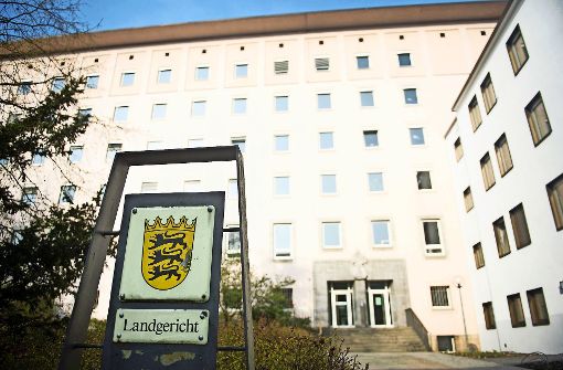 Ein 48-Jährige steht wegen versuchten Totschlags vor dem Heilbronner Landgericht. Foto: dpa