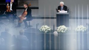 Saul Friedländer (86) beim Gedenken an die NS-Opfer im Bundestag. Foto: AP
