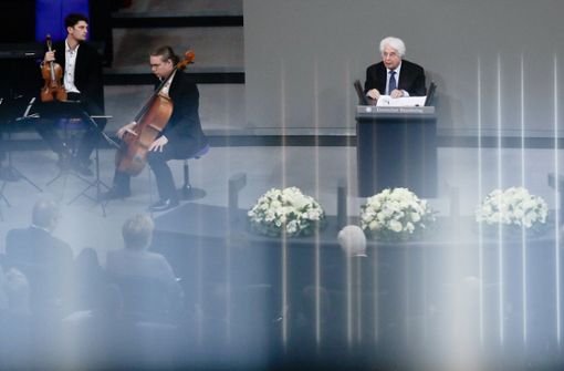 Saul Friedländer (86) beim Gedenken an die NS-Opfer im Bundestag. Foto: AP