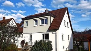 Nach langer Suche hat Familie Rausch dieses Haus gekauft – allerdings nicht wie geplant am Stuttgarter Stadtrand, sondern viel weiter draußen in einem Vorort von Schorndorf. Foto: privat