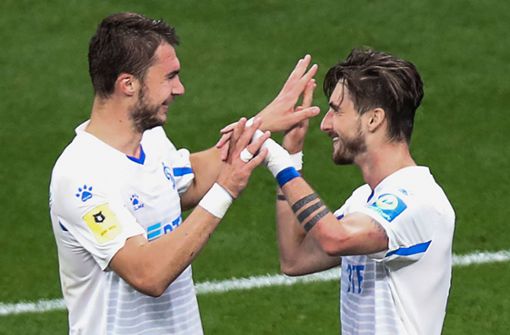 Dynamo-Stürmer Maximilian Philipp (re.) will möglichst wieder in der Bundesliga spielen. Foto: imago/Itar-Tass/Sergei Savostyanov