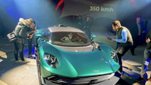 Im Tunnel wird der  Aston Martin Valhalla bei einem VIP-Event, das aus dem Rahmen fällt, präsentiert. Foto: /red